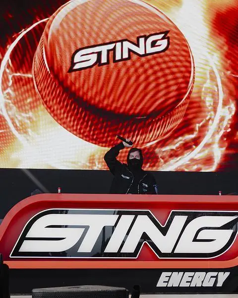 Alan Walker 在巴塞罗那-加泰罗尼亚大奖赛车迷区现场演绎《The Sting Within Me》